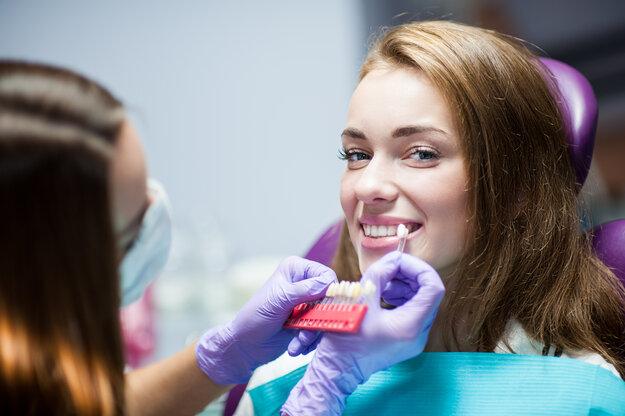 woman getting professional teeth whitening in anderson